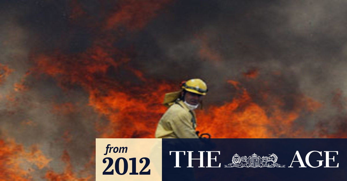 Thousands flee deadly Spanish fire